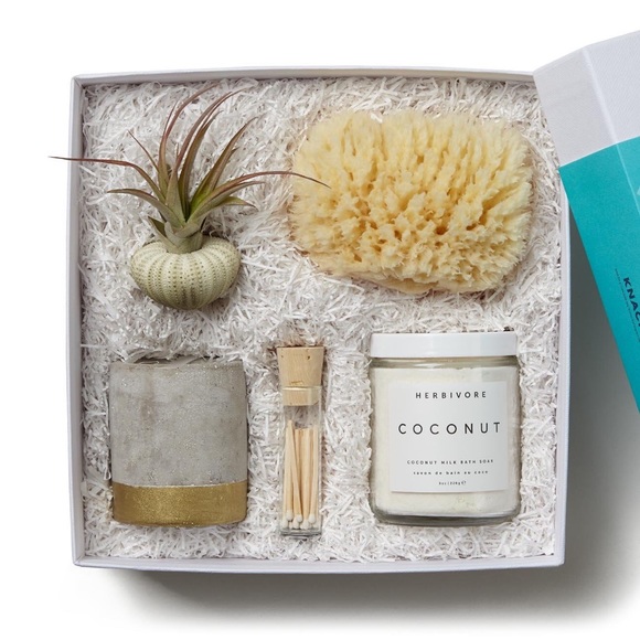 Free gift! π Spa gift set candle+bath soak+sponge